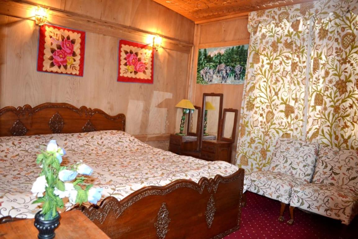 Hotel New Minar Group Of Houseboats Srīnagar Exterior foto