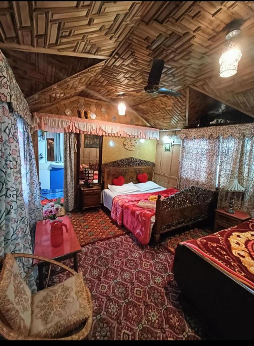 Hotel New Minar Group Of Houseboats Srīnagar Exterior foto