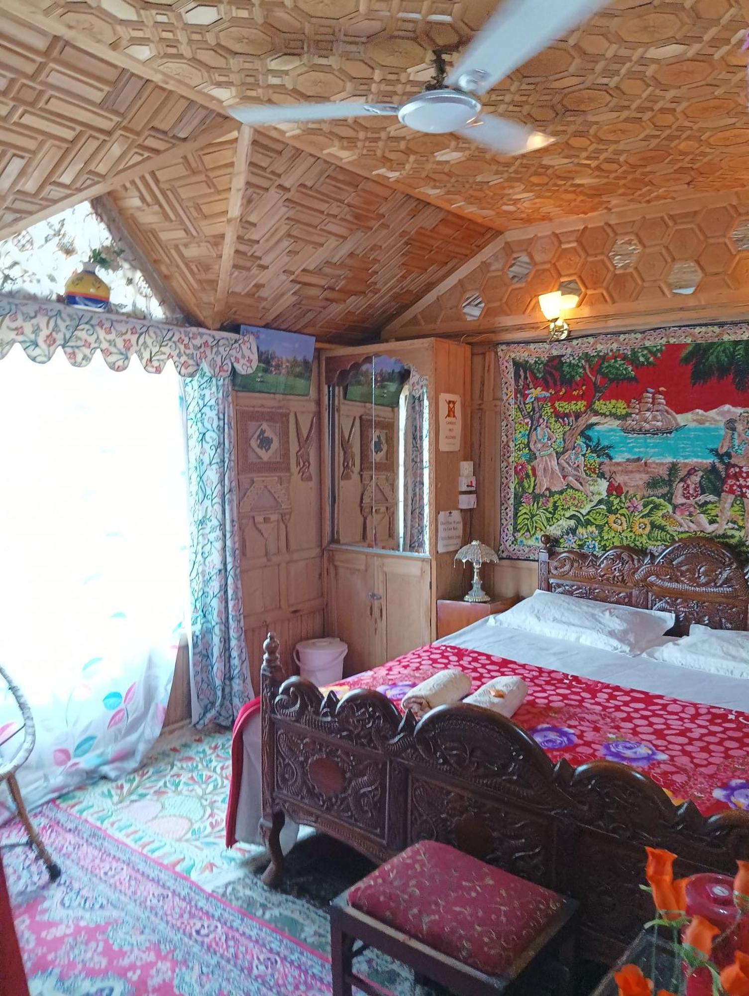 Hotel New Minar Group Of Houseboats Srīnagar Exterior foto