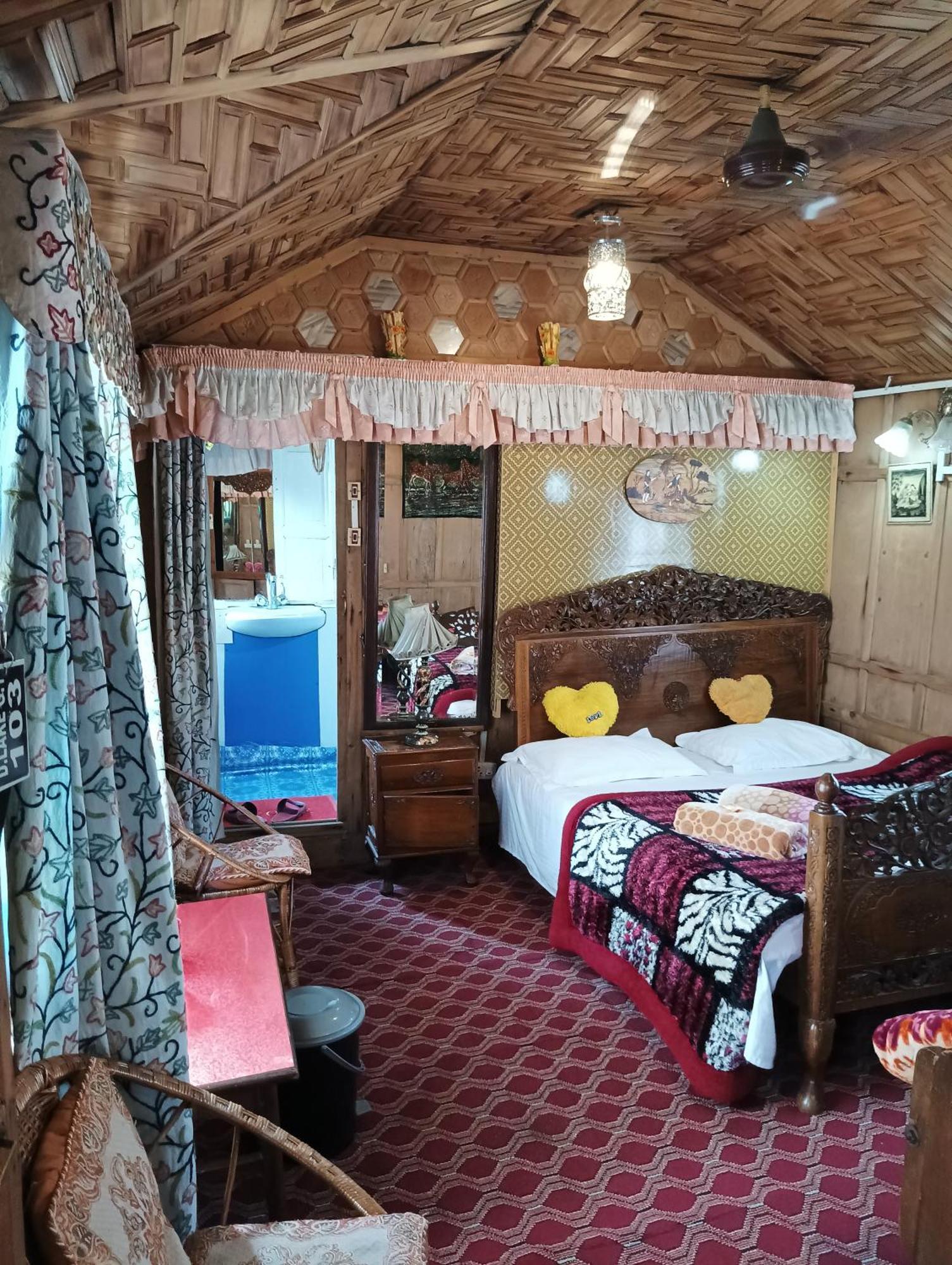 Hotel New Minar Group Of Houseboats Srīnagar Exterior foto